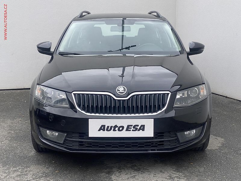Škoda Octavia (2013) 1.6 TDi, Elegance, xenon - fotka 2 z 17