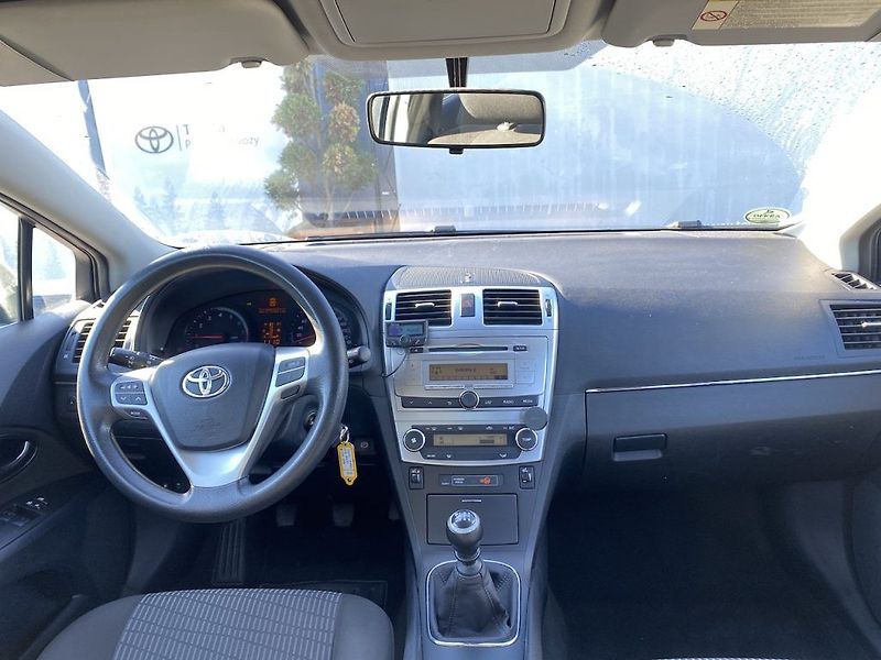 Toyota Avensis 1.6i, ČR, manual, 2x kola - fotka 9 z 13