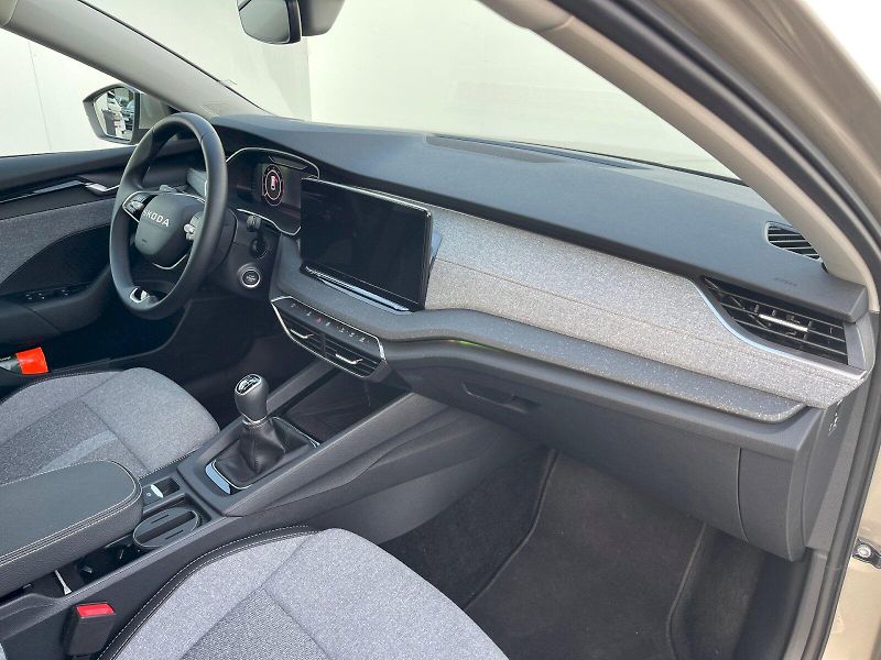 Škoda Octavia (2025) Combi 1,5 TSI / 110 kW Top Sel - fotka 16 z 30