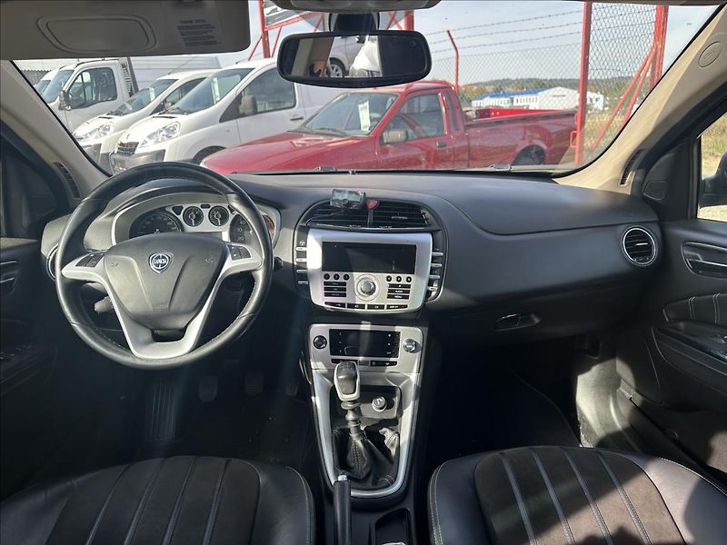 Lancia Delta 1,4 i 88kW DIGIKLIMA 6KVALT - fotka 14 z 21