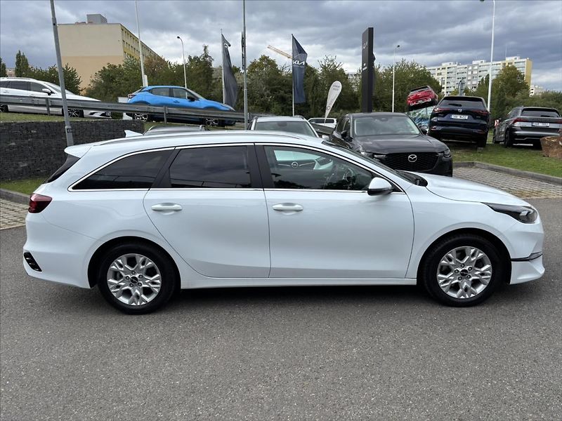 Kia Ceed 1,5 TGDi TOP ZÁRUKA - fotka 6 z 40