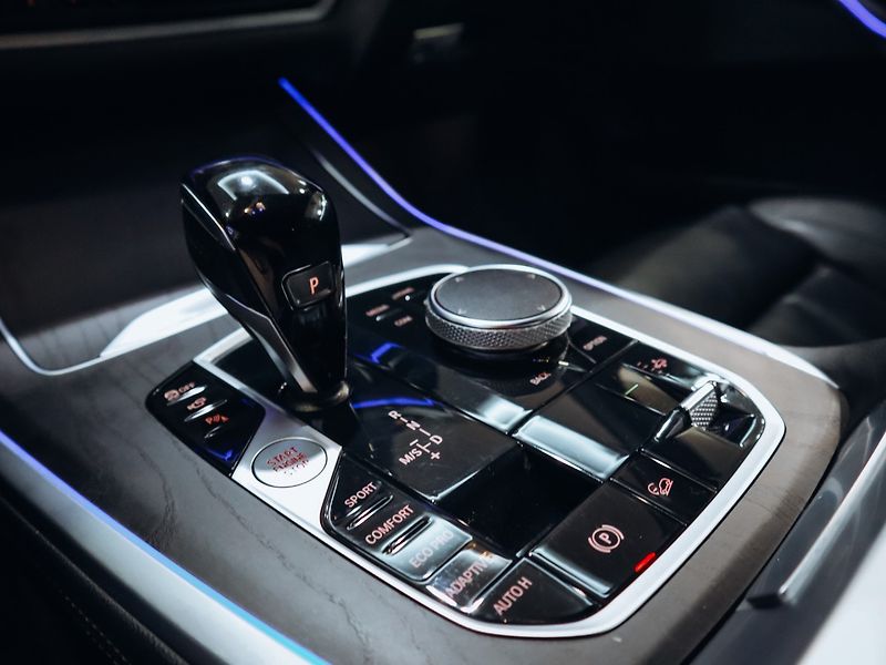BMW X7 xDrive40i - fotka 20 z 32