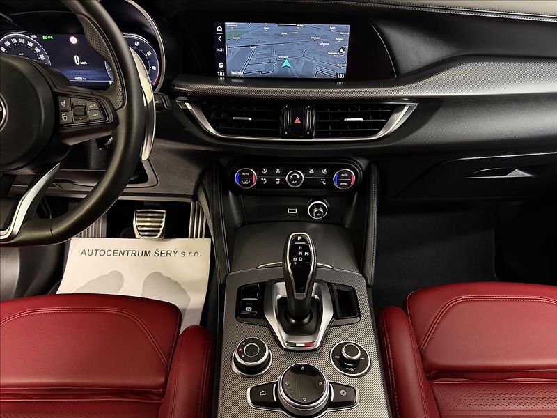 Alfa Romeo Stelvio VELOCE 206kW Q4 H&K PANORAMA - fotka 18 z 42