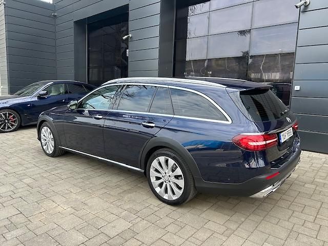 Mercedes-Benz Třídy E (2020) E400 d 4Matic Allterrain - fotka 3 z 34
