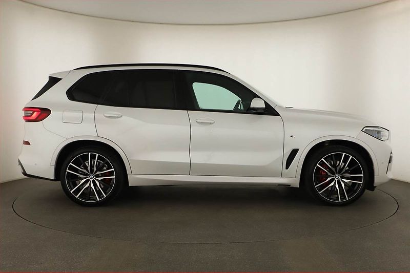 BMW X5 (2021) xDrive30d - fotka 6 z 29