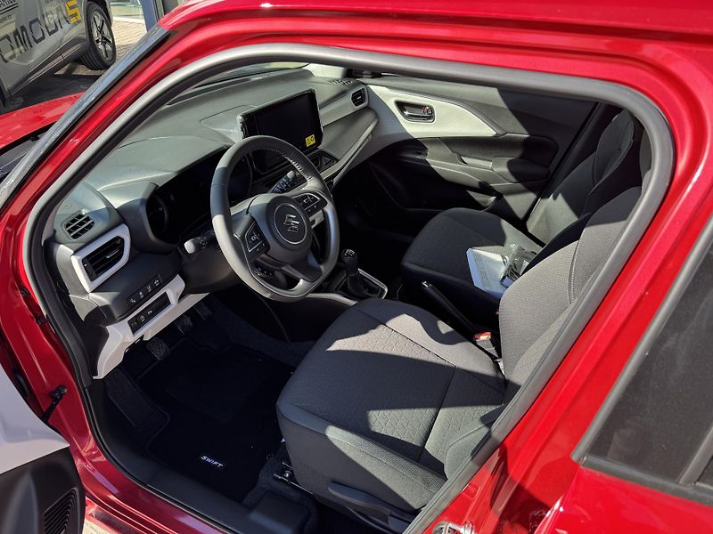 Suzuki Swift (2026) 1,2 Premium Hybrid - fotka 4 z 6