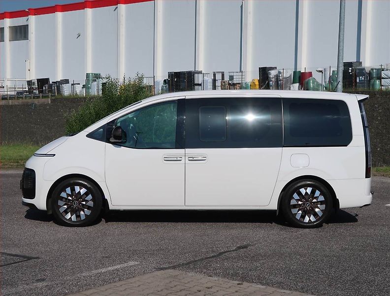 Hyundai Staria (2022) 2.2 CRDi - fotka 3 z 15