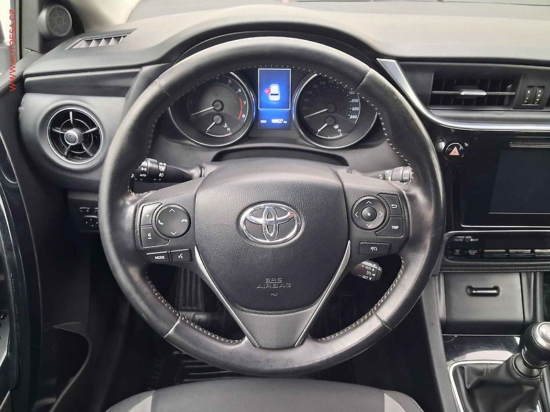 Toyota Auris (2016) 1.6 i, ČR, navi, autoAC - fotka 11 z 16