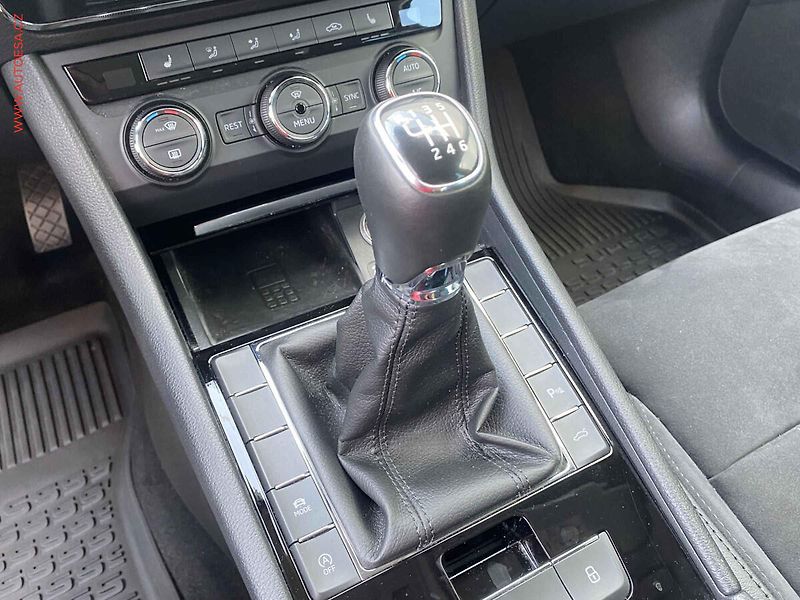 Škoda Superb (2016) 2.0TDI, ČR, Kamera, kůže - fotka 17 z 20