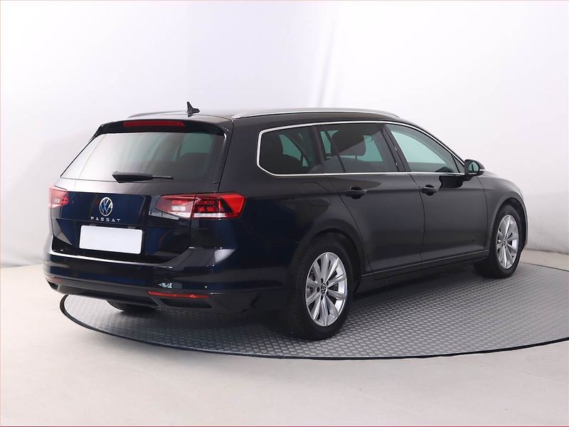 Volkswagen Passat (2023) 2.0 TDI - fotka 5 z 20