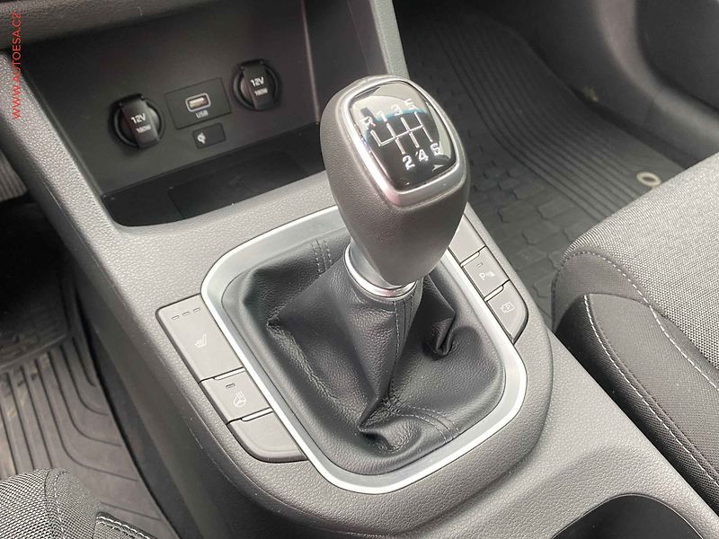 Hyundai i30 (2022) 1.0 T-GDI, 1.maj,ČR, servis - fotka 16 z 19