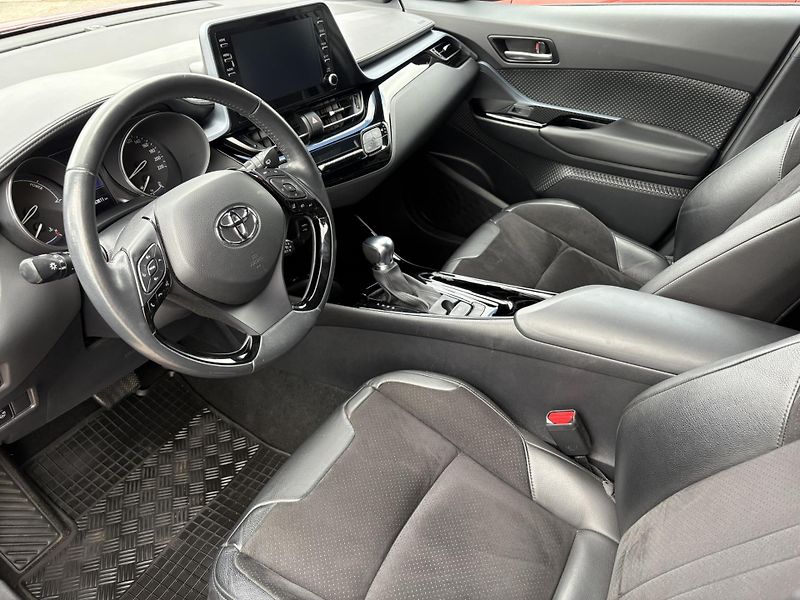 Toyota C-HR 2.0 HSD e-CVT Selection - fotka 10 z 23