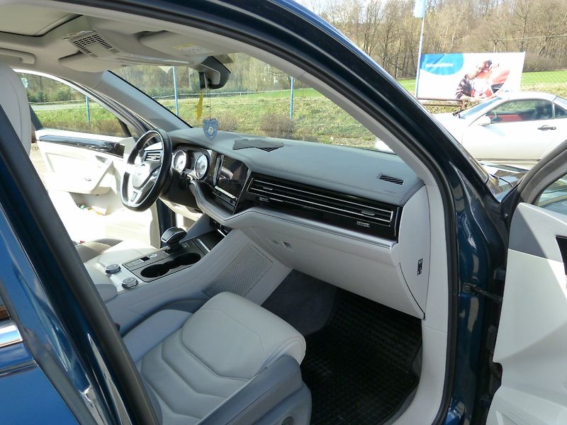 Volkswagen Touareg 3.0 TDI - fotka 40 z 42