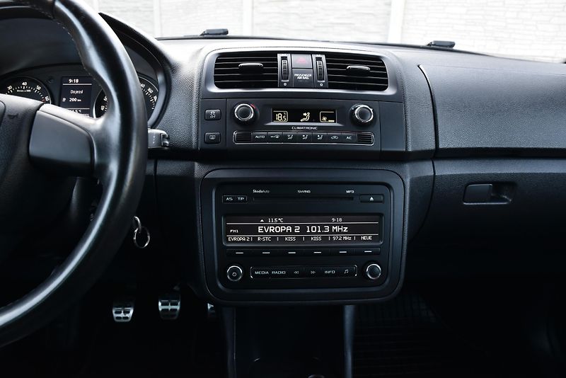 Škoda Fabia 1.2 TSi MONTE CARLO,KLIMA,TEMP - fotka 18 z 43