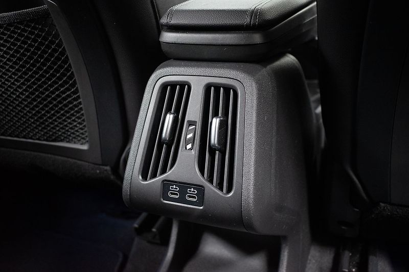 BMW X1 xDrive23d ///M*TAŽNÉ*KESSY* - fotka 16 z 49