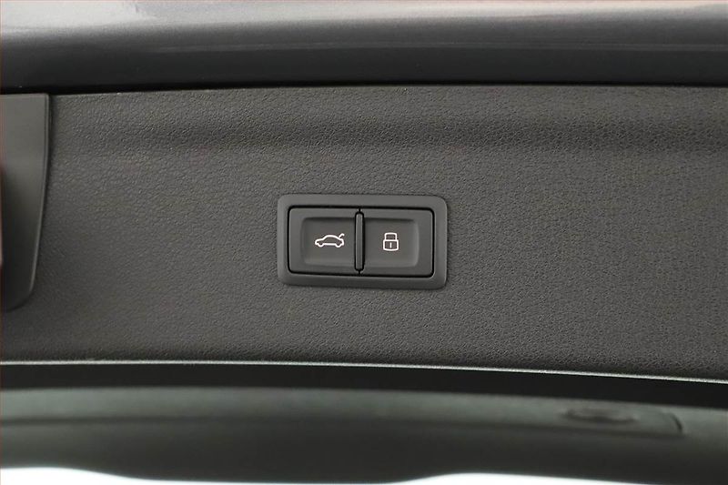 Audi Q3 (2015) 2.0 TDI, 4X4, Navi, Bi-Xenony - fotka 17 z 17