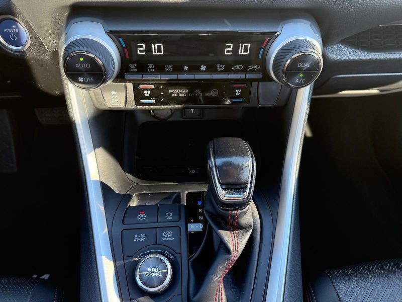 Toyota RAV4 2.5 PHEV e-CVT Selection VIP A - fotka 22 z 30