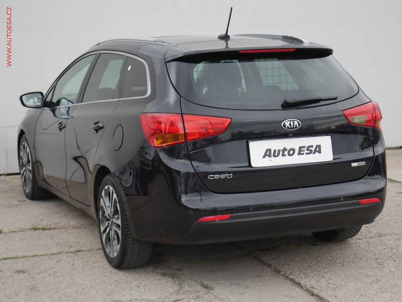 Kia Ceed (2014) 1.6 CRDi, Výhř.sed. - fotka 4 z 15