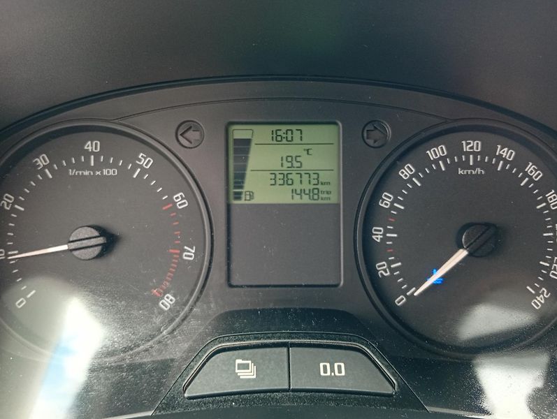 Škoda Praktik 1.2 HTP, 51kW, tažné, nová STK - fotka 11 z 18