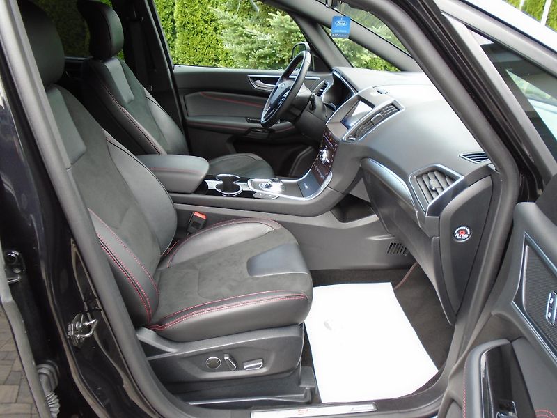 Ford S-MAX 2.5 Duratec FHEV ST-Line 140kW - fotka 35 z 46