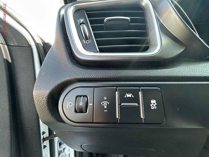 Kia Ceed (2018) 1.4 CVVT, ČR, AC, temp - fotka 13 z 17