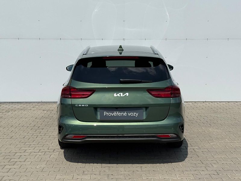 Kia Ceed 1.5 T-GDi 7DCT TOP - fotka 9 z 27
