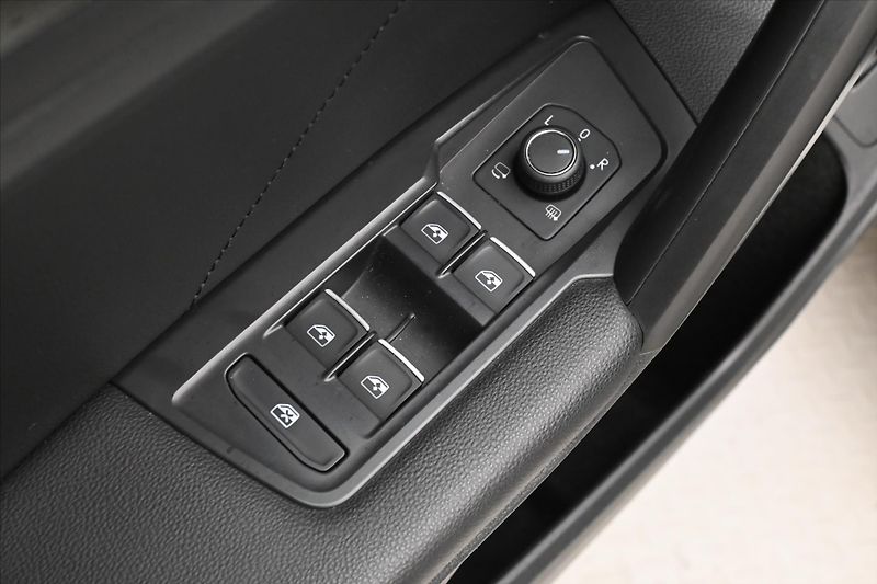 Volkswagen Tiguan Allspace 2,0 TDI 147 kW R-Line 4x4 7Mís - fotka 27 z 35