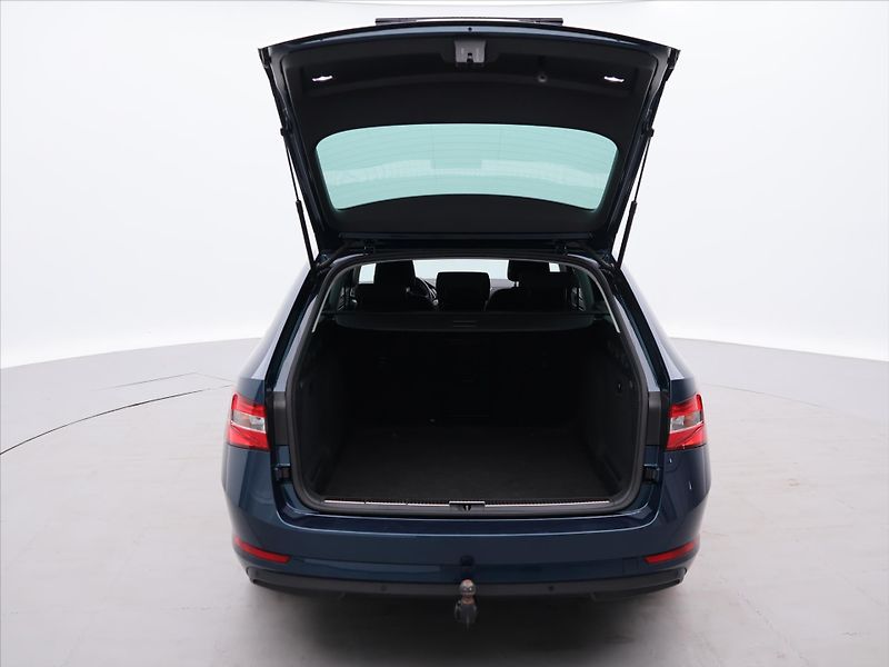 Škoda Superb 2,0 TDI 110kW Style DSG  CZ - fotka 9 z 32