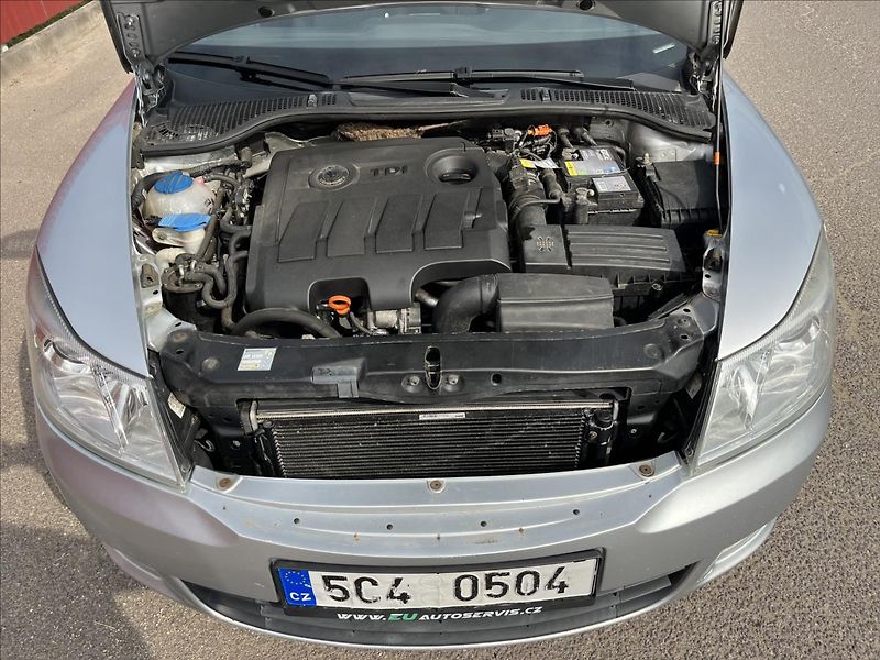 Škoda Octavia 1,6 TDi KLIMA ROZVODY SERVIS - fotka 27 z 34