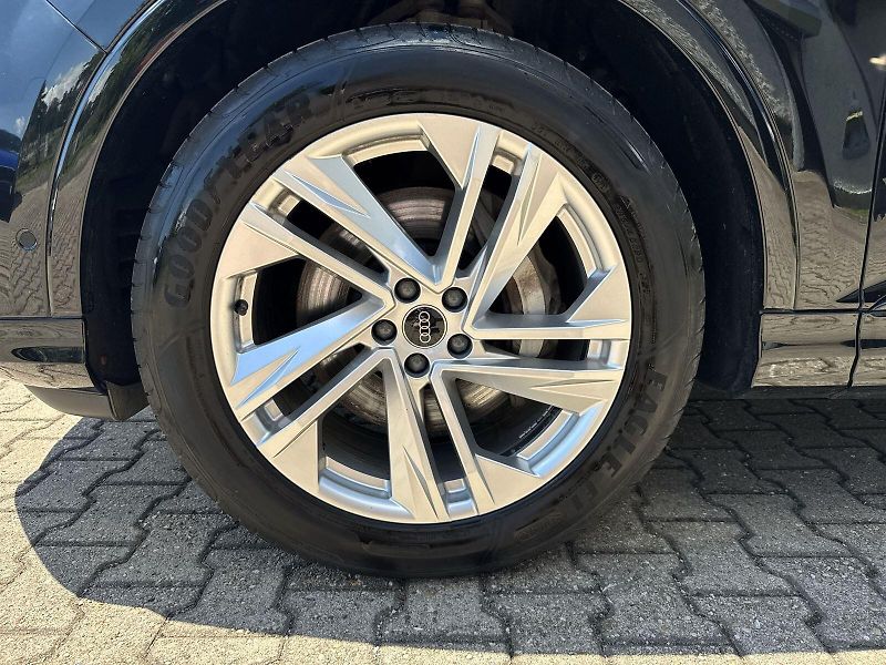 Audi Q7 (2023) 3.0 TDI S-line - fotka 32 z 36