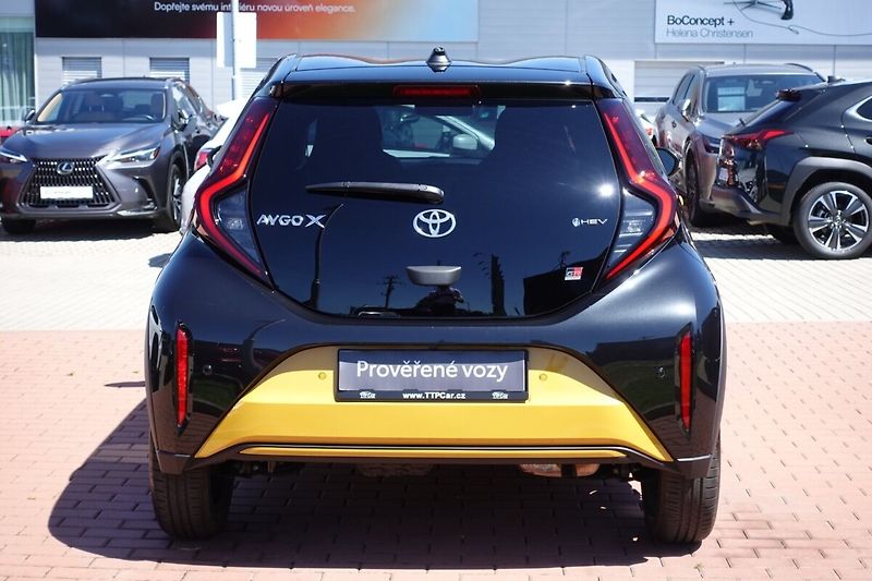 Toyota Aygo 1,5 HEV GR SPORT - fotka 5 z 33