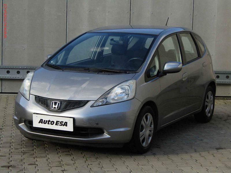 Honda Jazz (2011) 1.3i, ČR, Navi, AC - fotka 3 z 17