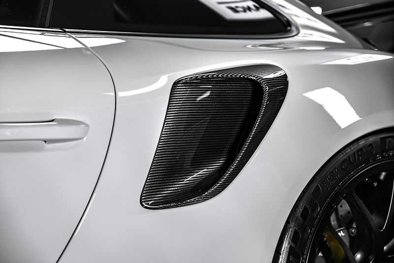 Porsche 911 GT2 RS/WEISSACH/CARBON/MAGNESI - fotka 18 z 48