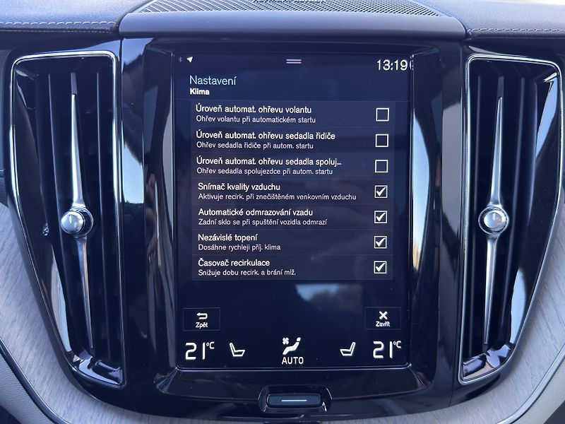 Volvo XC60 FWD B5/vzduch/4*klima/PANO/  - fotka 33 z 43