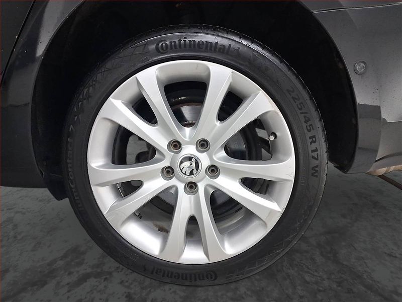 Škoda Superb (2013) Elegance 2.0 TDI, 4X4 - fotka 15 z 16