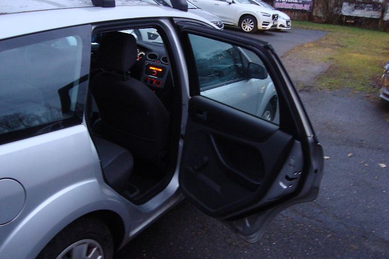 Ford Focus (2007) 1.6i,ČR,Pravid.serv.STK 5/2027 - fotka 29 z 54