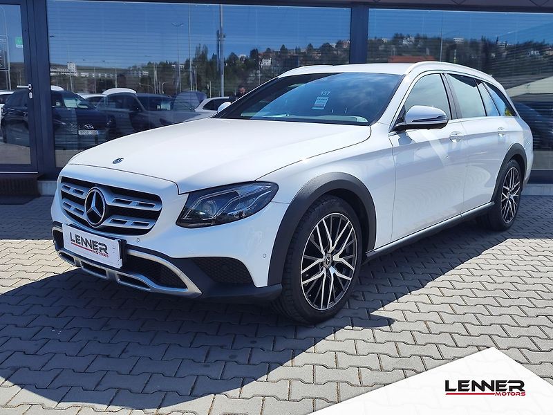 Mercedes-Benz Třídy E E220d/143kW 4MATIC All-Terrain - fotka 1 z 37