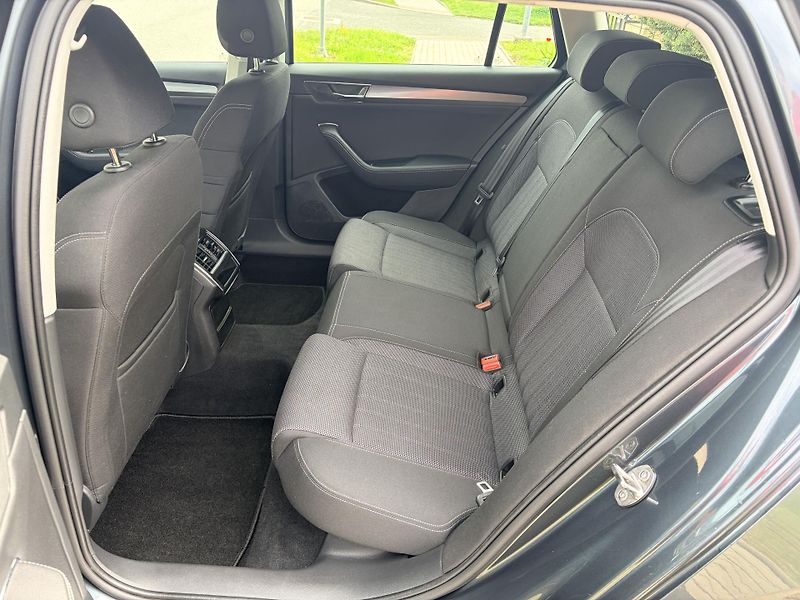 Škoda Superb 2.0TDI 147KW DSG MATRIX 4x4 - fotka 36 z 44