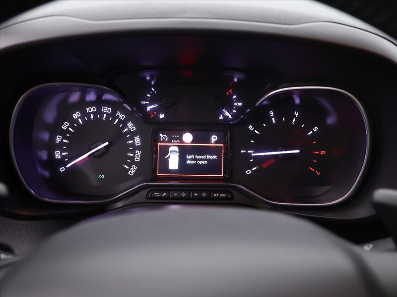 Citroën Berlingo 1,2 PT 96kW Feel XL CZ Tažné - fotka 17 z 28