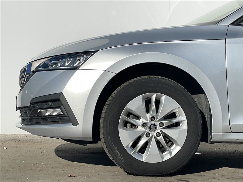Škoda Octavia 2,0 TDI Combi Ambition Plus - fotka 20 z 24