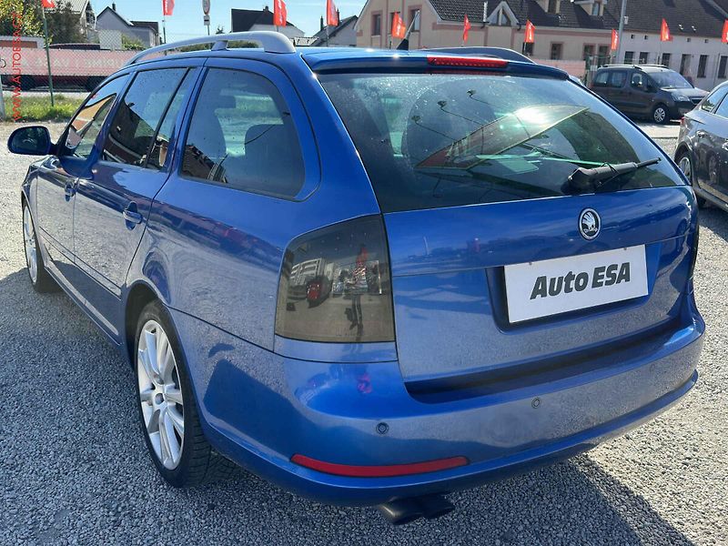 Škoda Octavia (2010) 2.0TDi, DSG, xenon - fotka 6 z 17