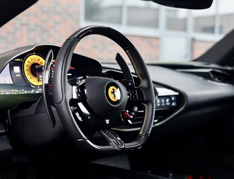 Ferrari SF90 (2021) Stradale 4.0 V8 1001PS 4x4 Ate - fotka 47 z 72