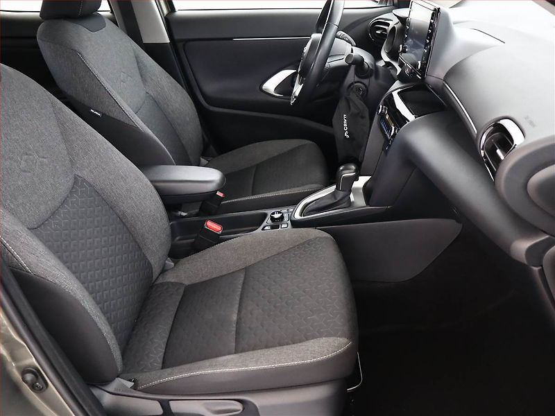 Toyota Yaris Cross (2024) Comfort 1.5 VVT-iE E-Four - fotka 7 z 15