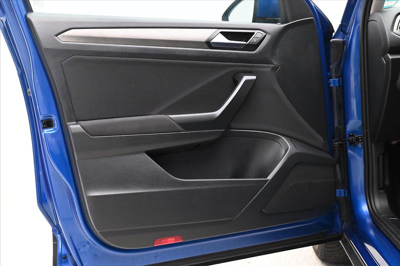 Volkswagen T-Roc 1,5 TSI 110 kW DSG Navi Záruka - fotka 24 z 30