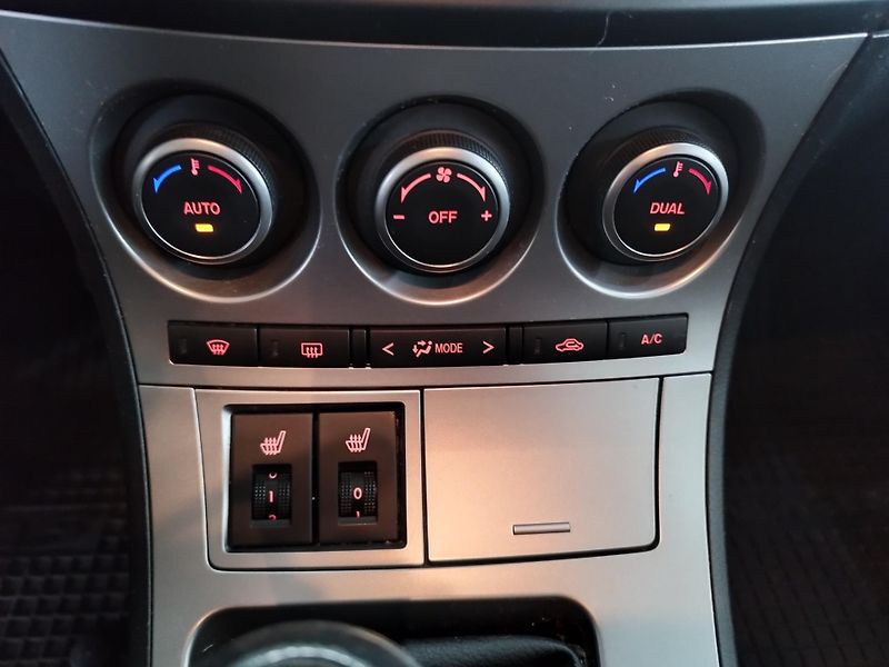 Mazda 3 (2011) 1,6I,77KW,AUT.KLIMA,17 ALU - fotka 25 z 30