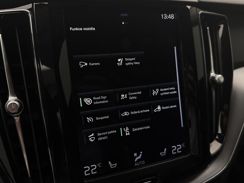 Volvo XC60 D4 AWD MOMENTUM PRO  - fotka 33 z 42