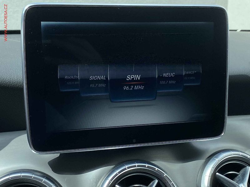 Mercedes-Benz CLA (2015) 2.0 i 250, AT, bixen, navi - fotka 17 z 20