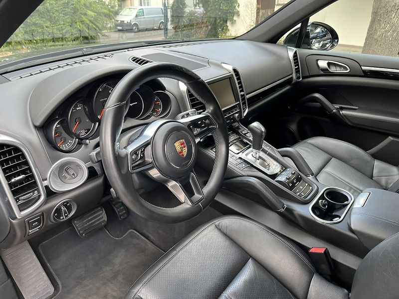 Porsche Cayenne (2016) 3.0 TDI V6 - fotka 18 z 39