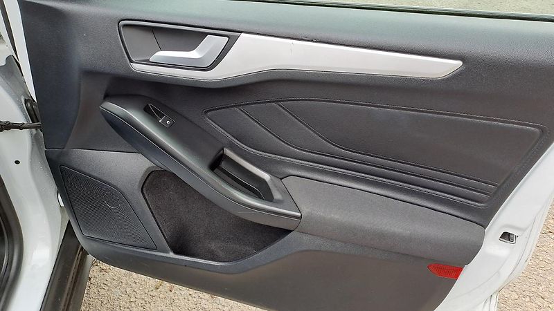 Ford Focus 1.5 TDCI Business NAVI - fotka 8 z 32
