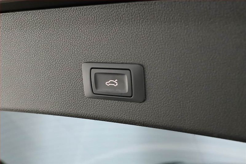 Audi A4 (2015) 2.0 TDI, Automat, Navi, Xenony - fotka 13 z 15